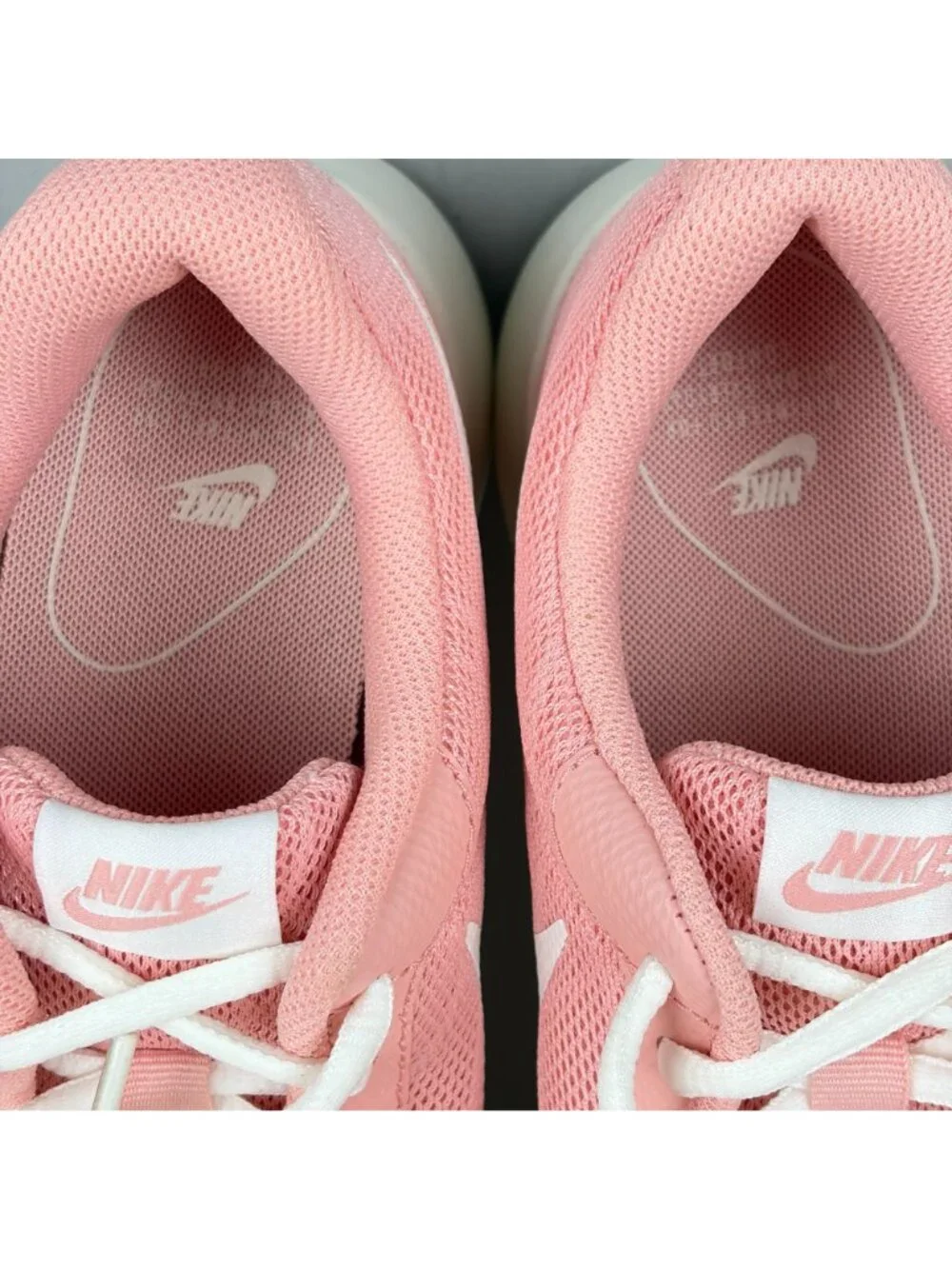 Nike Tanjun SE Coral Stardust Sail Athletic Shoes Womens 8.5 Pink White Low Top